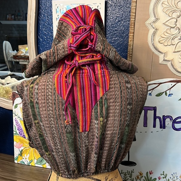 BOHO CROP COLORFUL TOP WITH HOOD - Picture 4 of 16